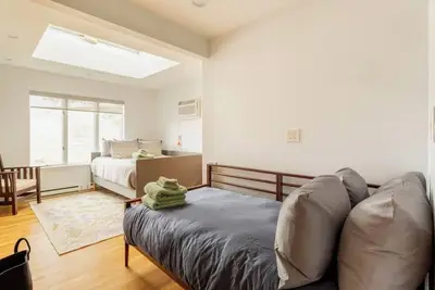 Image de Entire Home on Delaware River! Hot Tub & Game Room!