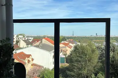 Image de Appartement lumineux à Suresnes à côté de Paris \nVue Tour Eiffel.