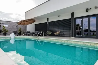Five Bedroom Holiday Home
