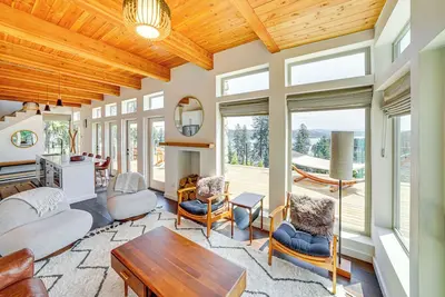 Image de Mid-Century Escape: Lake Views, Steps to Cave Bay!