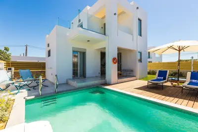Image de Sensational Rethymno Villa | Villa Akaza | 2 Bedrooms | Beach Front | Private Outdoor Swimming Pool and Hot Tub | Pigianos Kampos