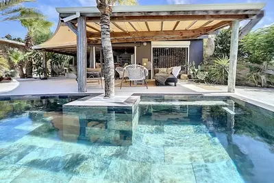 Image de Les Sucriers, vue mer, piscine, ambiance plein air