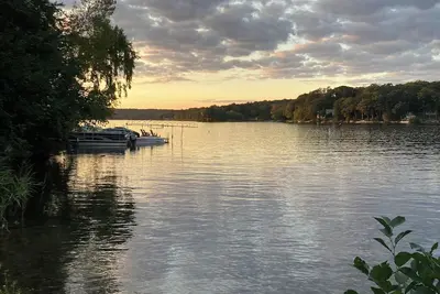 Image de Cozy private house on Coventry Lake. Large deck  own beach