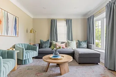 Image de Escape to Fun: Hot Tub & Game Arcade Retreat