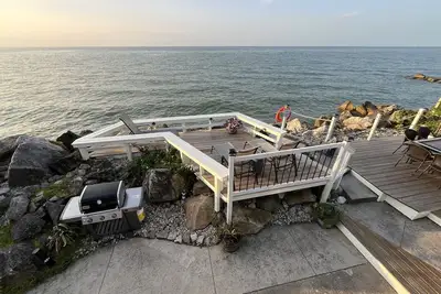 Image de Relaxing lakefront cottage near wineries and beach