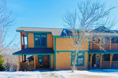 Image de Walk on/Ski off @Stratton, hot tub, king beds, 2 living spaces, shuttle!