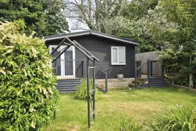 Image de Cosy cabin in the beautiful West side of the Isle of Wight. Pet Friendly!