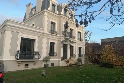 Image de Magnifique maison ancienne, piscine, joli jardin spacieux. 5mn du Rer À