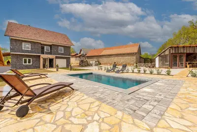 Image de Belle maison Ă Gracac avec WiFi