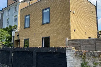 Image de Stylish 3-Bed Home in Prime Location | Built 2021 -Great Transport Links