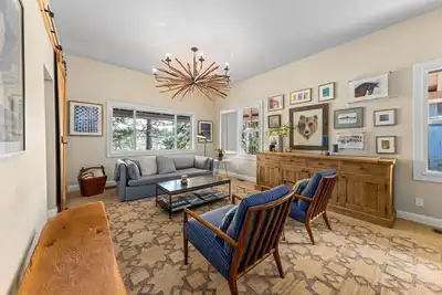 Image de Monthly Rental - Crimson 4 Br Cabin By Tahoe Getaways - Walk Downtown Truckee