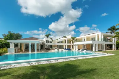 Image de . This prestigious estate, positioned majestically near the Marina and Playa Minitas,