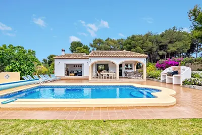 Villa 'Margarite' avec piscine privée, Wi-Fi et climatisation
