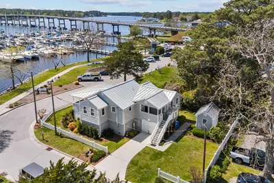Image de Water Street Cottage - Waterfront Destination