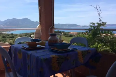 Image de Appartement 'La Terrazza Sulla Baia Di Calvi' avec vue sur la mer, terrasse privée et jardin privé