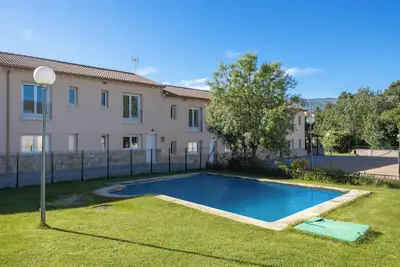 Image de Propriété dans le village de vacances 'Las Gargantas De Gredos' avec vue sur les montagnes