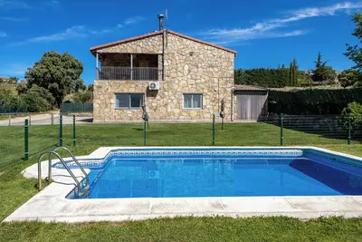 Image de Maison de vacances 'La Nave De Gredos' avec vue sur la montagne, piscine et climatisation
