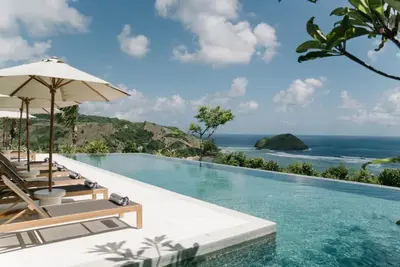 Somewhere Villa Near Mandalika