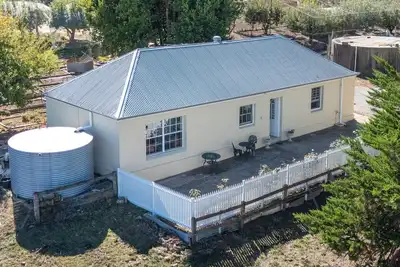 Image de Situated in the Town Centre, 30 Min To Adelaide, 10 min to Historic Hahndorf