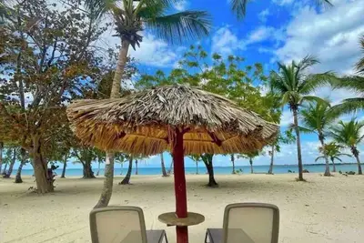 Image de Your Caribbean island paradise condo just steps away from the beach
