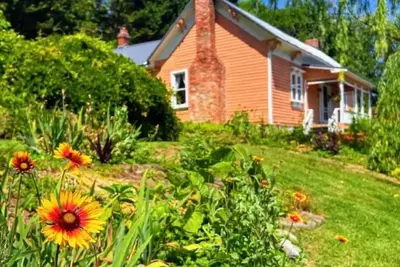 1818 Riverfront Cottage