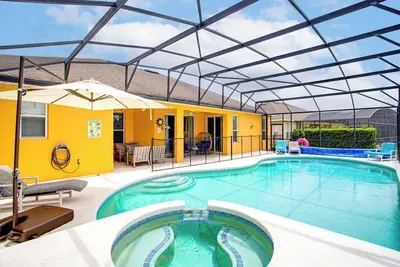 Image de Stunning 5 bedroom/ 4 bathroom villa, large South facing private pool!