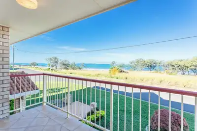 Image de Family friendly holiday accommodation right across the road from the beach.