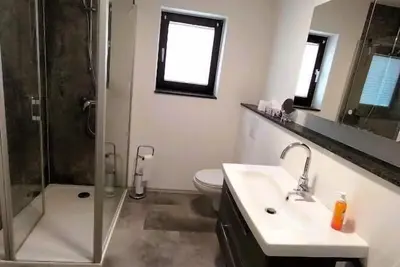 Image de Modern GenĂĽtliche Ferienwohnung mit Terrasse