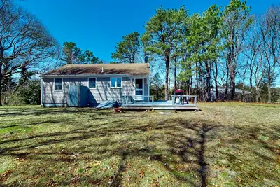 Image de Riverfront gem features, outdoor shower, gas grill, deck, river views, W/D