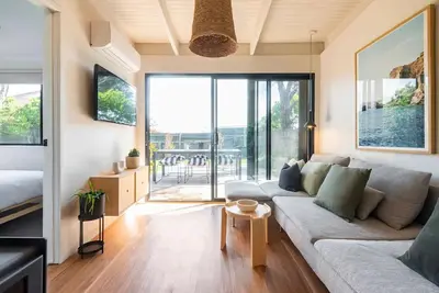 Image de Coastal cottage, perfectly positioned.