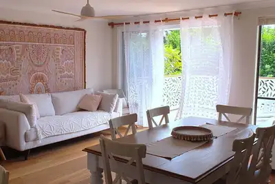 Image de Family retreat close to beach, 2 min to dog park.