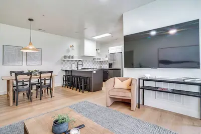 Image de Sleek Vineyard Condo w\/ Access to Community Pools