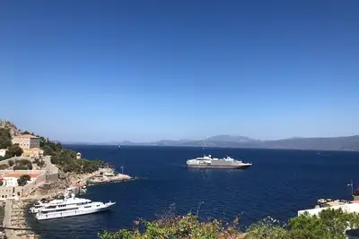 Image de Villa Hydra Estrella is Offers views of the port and town