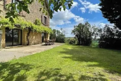 Image de Gites des Tyssanderies Périgord noir ~ La Grange Basse terrasse avec vue
