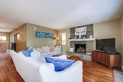 Image de SoCal Indoor Outdoor Living on 1\/3 acre, super close to shopping and beach area!