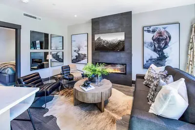 Image de One Riverfront Condo 208