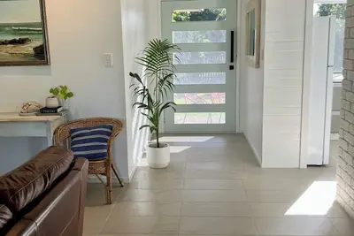 Image de Comfortable, family-friendly Beach House - listen to the ocean from the deck.