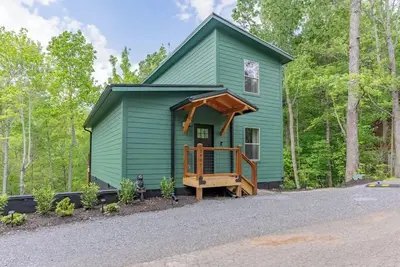 Image de Green Bear Cabin by Beyond Expectations with Hot Tub