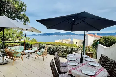 Villa 3 Chambres avec Jardin et Terrasse - Climatisée, Parking, Wi-Fi