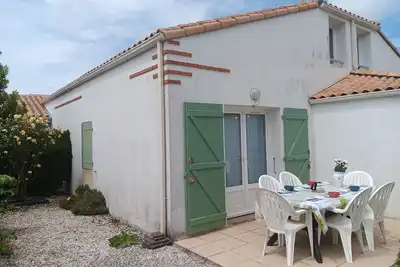 Image de Maison familiale avec piscine, proche plage et commerces