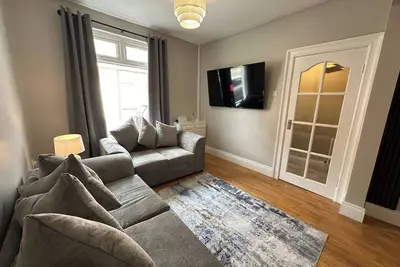 Image de This house is a 2 bedroom(s), 1 bathrooms, located in Belfast, Northern Ireland.