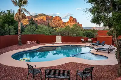 Image de Luxury Entertainment with Peace & Tranquility Home! Views Abound! Private