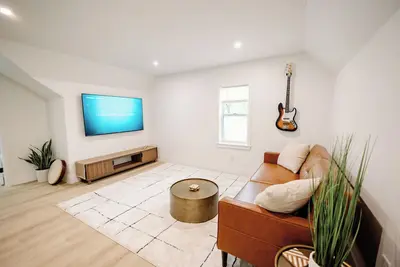 The Key Reno'd Historic 1bd! 1 Mile to Uf & Dt