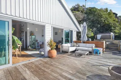 Image de Seatoun View - 4 bed, 2 bath with spa overlooking Seatoun and Wellington Harbour