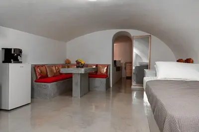 Argyro's Gaia Cozy Cave Traditional Emporio Stay