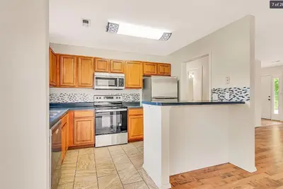 Image de Branson Bungalow, close but quite