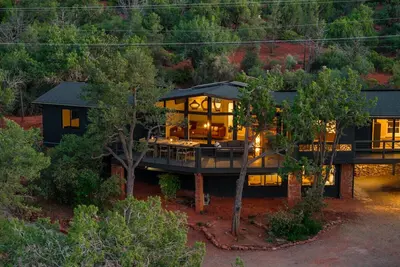 Image de Scenic Sedona Home + Studio w/ Pool & Hot Tub, 5 mins to Cathedral Rock