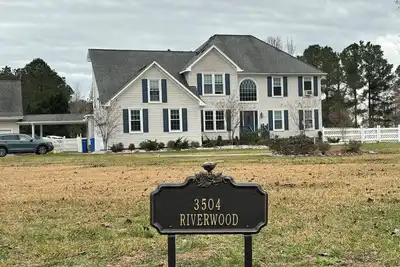 Image de Cosy studio apartment over garage. Half hour from Vb - 1 hour from Outerbanks