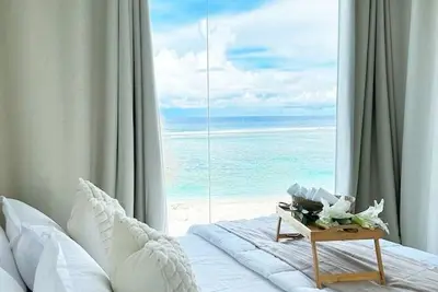 Image de Lazzlla 1br beachfront oceanview apartment