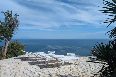 Image de Perfect destination for families and friends, nestled between seas and mountains